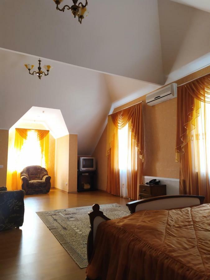 Hotel Tropicana Svitlovodsʼk Zewnętrze zdjęcie